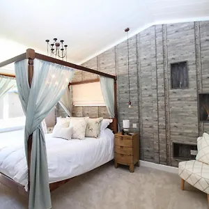 Hollicarrs - Kingfisher Lodge York